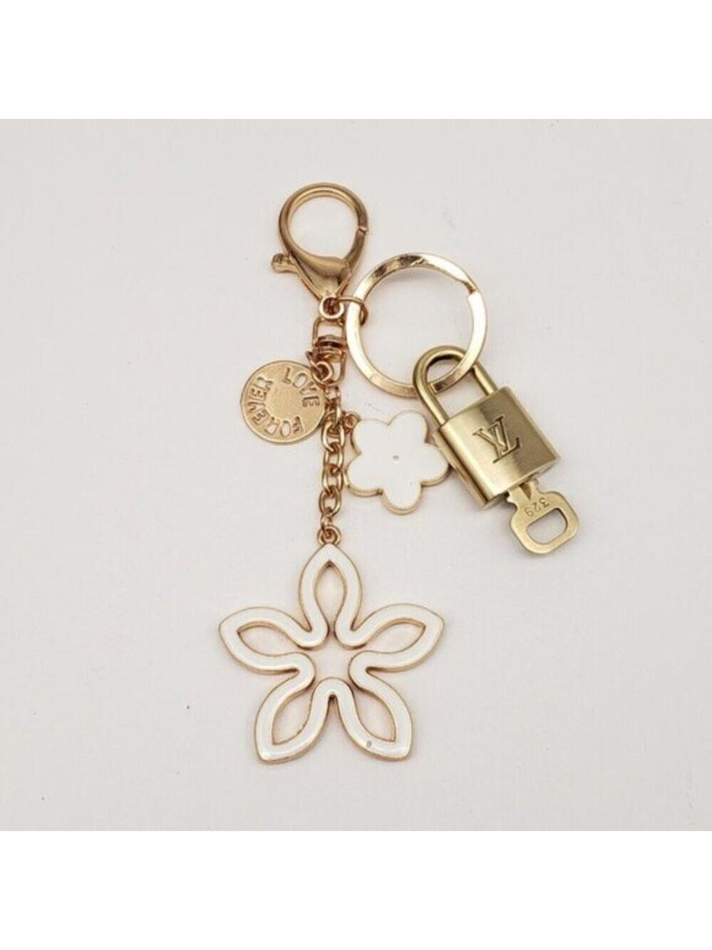 Louis Vuitton Authentic Gold Padlock 🔑 Key + Stylish Unbranded Clover Bag Charm - Picture 6 of 13